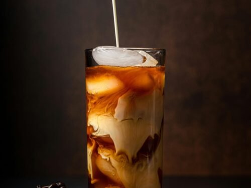 Golden Turmeric Latte – Ayurvedic Drink in 10 Minutes